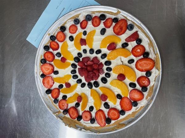 Fruit pizza presentation.