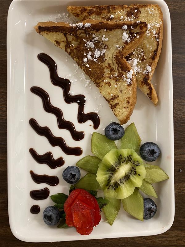 French toast plate presentation.