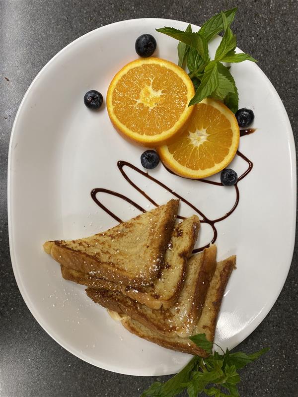French toast plate presentation.